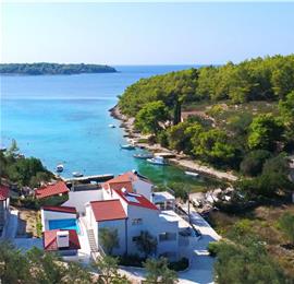 6 Bedroom Beachfront Villa with Heated Pool near Vela Luka on Korcula Island, Sleep 12